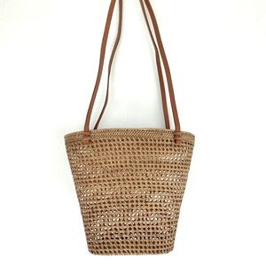 NATURAL RATTAN AND LEATHER TOTE